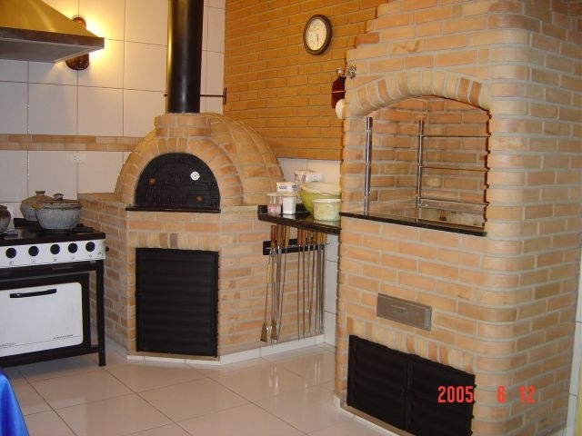 forno igloo, forno iglu, forno de pizza, forno para pizzaria, churrasqueira de alvenaria, churrasqueira de tijolinho, churrasqueira com fogão a lenha e forno de pizza. Bella Telha 11-4555-5444 www.bellatelha.com.br