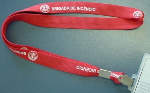 Cordão porta crachá brigada de incêndio, sem trava de segurança. Para identificação de brigadistas.