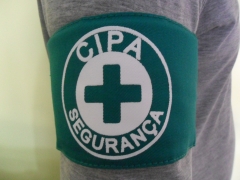 Braçadeira cipa segurança em brim verde bandeira, com estampa em branco. utilizada para identificar membros da cipa de empresas em  geral.