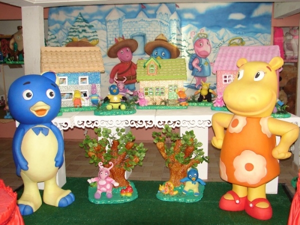 Tema Backyardigans (mntagem em mesa provençal) da Maria Fumaça Festas. Sua festa infantil decorada com peças exclusivas e diferenciadas. Confira mais detalhes em nosso portal (www.mariafumacafestas.com.br).