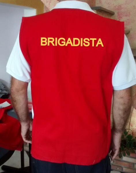 Colete de brim para brigadista, sem refletivo, fechado e com elástico lateral