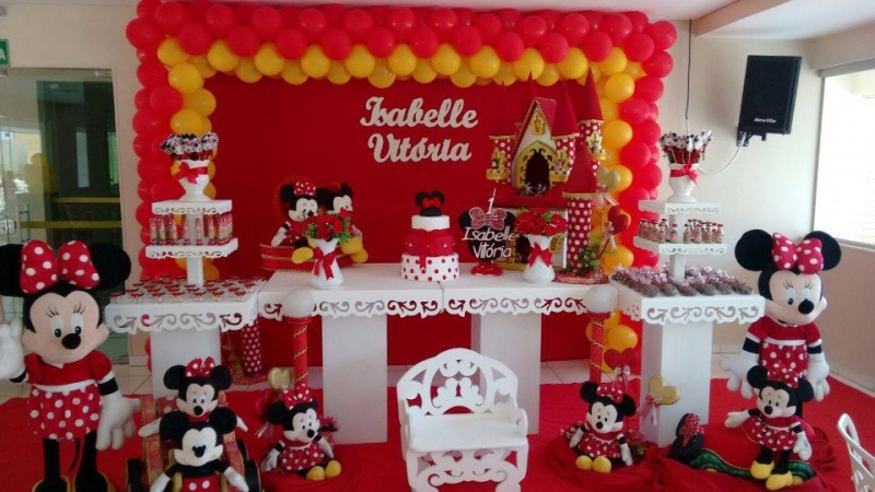 Tema da Minnie Vermelha #MariaFumacaFestas para montagem em mesas convencionais (revestidas com saias) ou mesas provençais