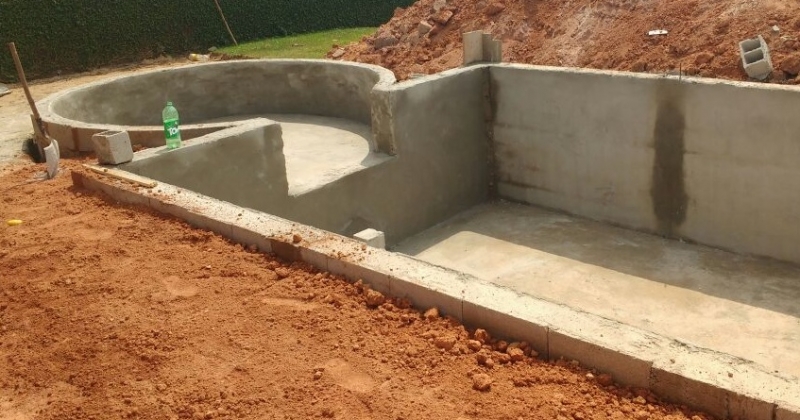 Construo Piscina de Alvenaria