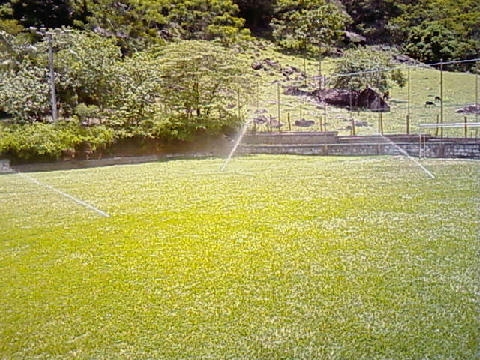 Aspersão Submersa em campo de futebol.