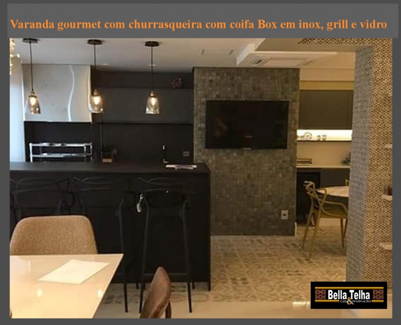 churrasqueira moderna com coifa box em inox. não arrisque seu sonho. Escolha uma  churrasqueira que vá alem da beleza pois ela tem que ser funcional e a Bella Telha é especializada em churrasqueiras, fornecendo a 30 anos para casas, apartamentos, construtoras, inclusive fazendo a exaustão de muitos predios na região do ABC e na grande São Paulo. 