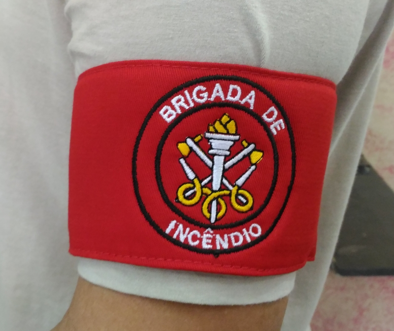 Braçadeira brigada de incêndio bordada em cores para identificação de brigadistas