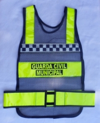 Colete refletivo tipo manta para guardas municipais com inclusão do símbolo internacional da polícia comunitária xadrez (quadriculado azul e branco)