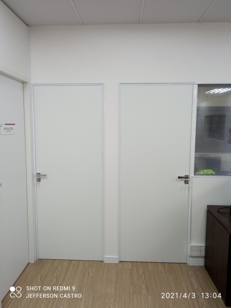 Instalao de folha de portas simples com pintura