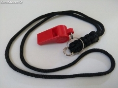 Apito vermelho para brigadista com cordo de nylon preto.