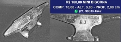 Antiga mini bigorna em ferro, da fundio americana.anos 50.medindo:comp.10cm,alt.3,8 cm e prof.2,00cm