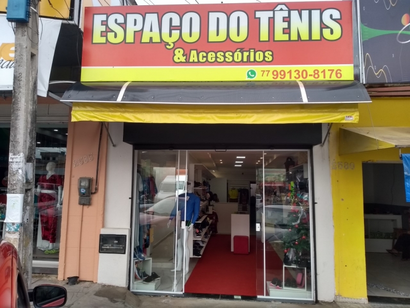 Espaço do Tênis & Acessórios em Vitória da Conquista.- Trabalhamos para atender a todos e com muitas variedades. - Moda Praia, Confecções, Perfumaria, Tênis, Bonés e Acessórios. - Aceitamos Cartões de Crédito dividimos em ate 3x e PIX.- Estamos localizado na Av. Ilhéus nº 2580, em frente a Feirinha do Bairro Brasil. 77 9 9130 - 8176 Venha conferir.