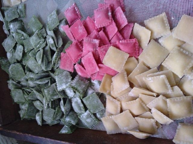 Ravioli Tricolori de Mussarela de Bfala e Manjerico