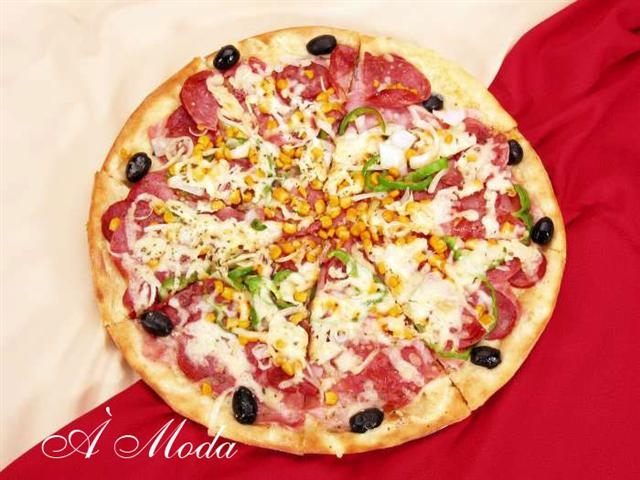 Pizza À MODA (salaminho, presunto, calabresa, milho,pimentão, cebola e azeitona) 