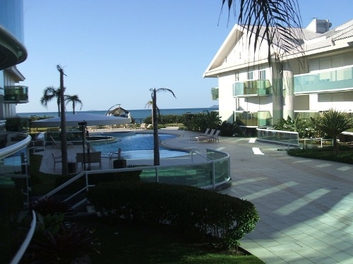 Apartamento 03 Suítes frente ao mar da Lagoinha, para vender ou alugar na temporada.