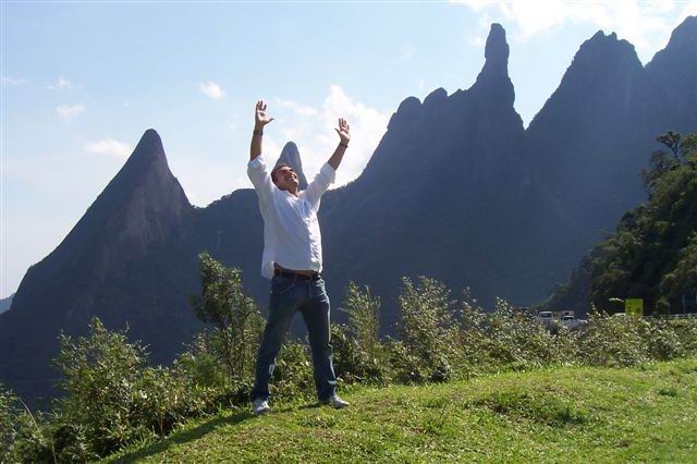 Vista privilegiada para a Serra dos Orgaos e Pico Dedo de Deus