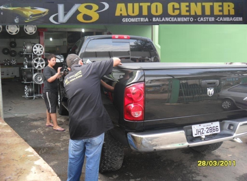 V8 AUTO CENTER