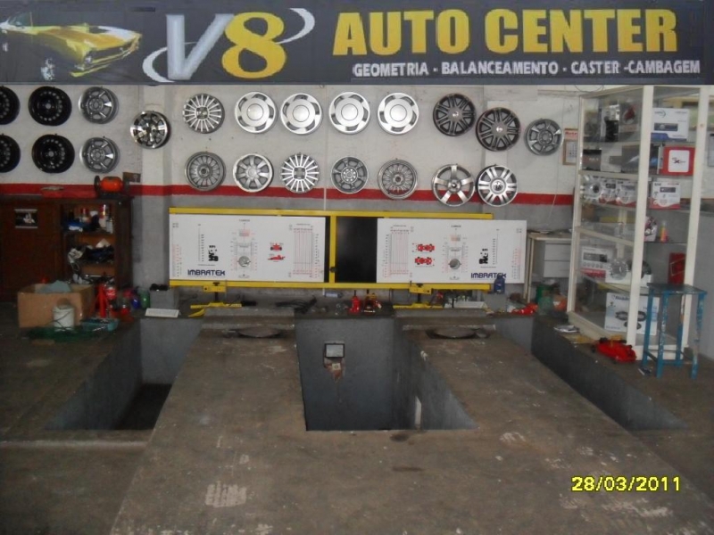 V8 AUTO CENTER